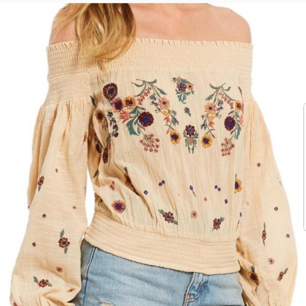Cutest Free People Saachi off the shoulder top!